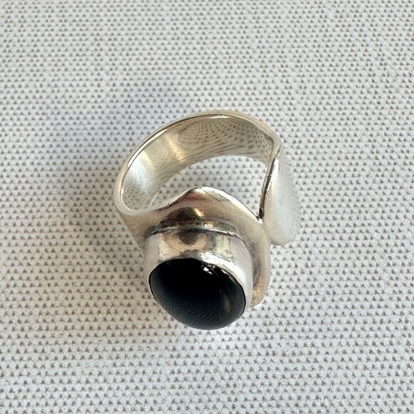 Modernist Sterling Silver and Onyx Ring Size 7 Made in Mexico: Black Onyx - Picture 9 of 10